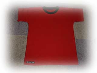 半袖赤Tシャツ